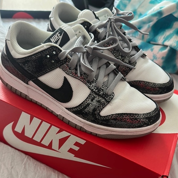 Nike Metallic Black/White Dunks - Picture 1 of 6